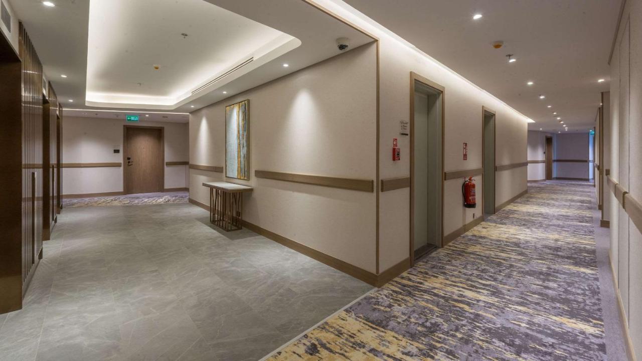 Hotel Clarion Airport 4*