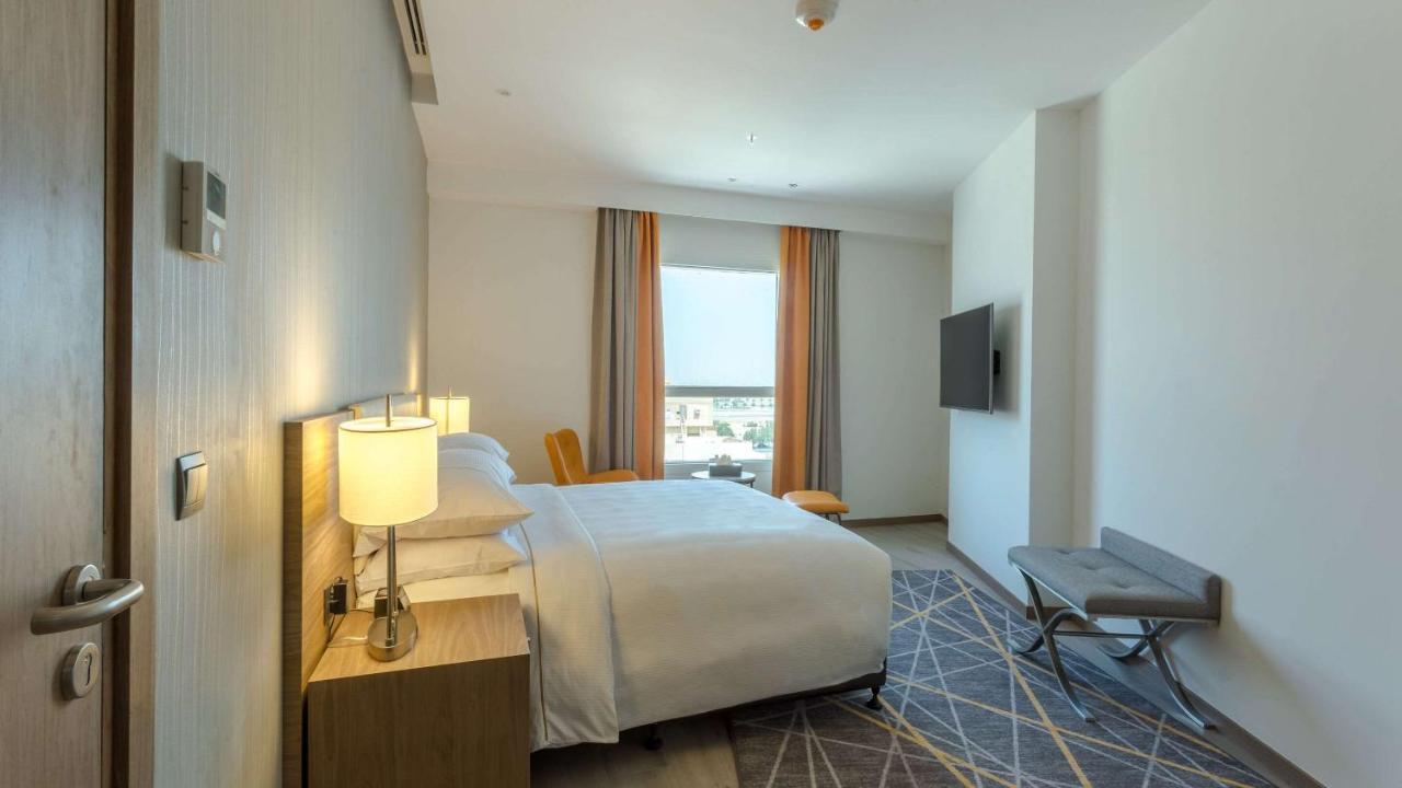 Hotel Clarion Airport 4*