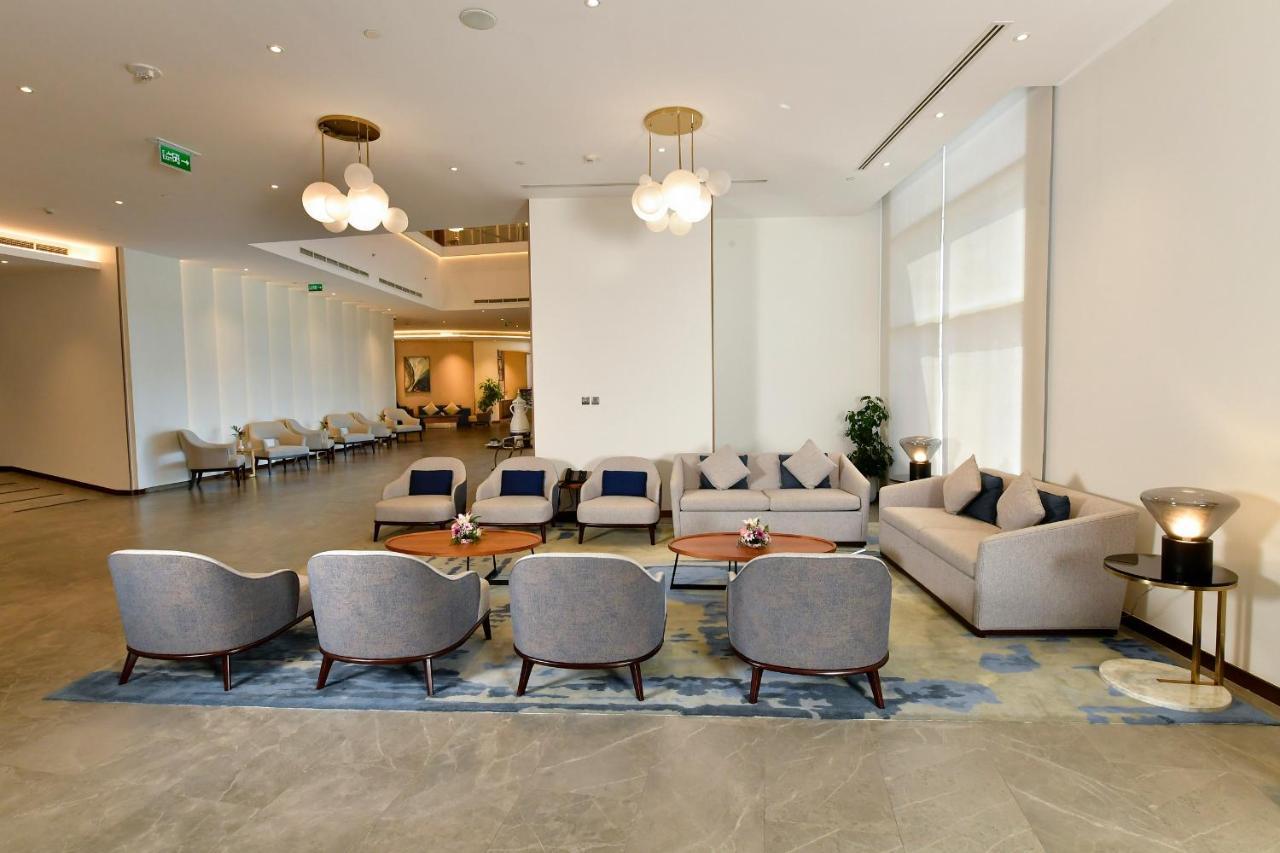 Hotel Clarion Airport 4*